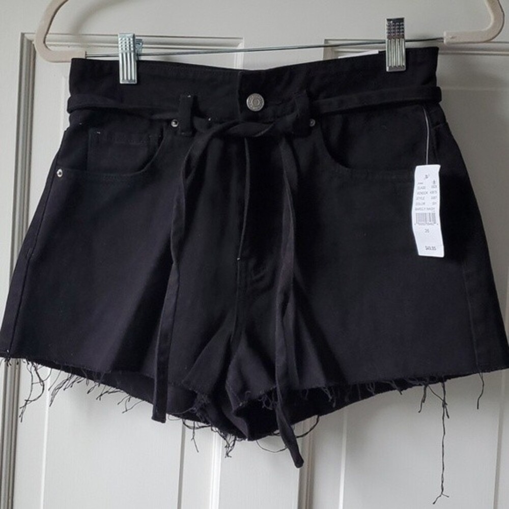 NWT PACSUN BLACK MOM JEAN DENIM SHORTS TIE BELT HIGH WAIST FRAYED BOTTOM SIZE 26